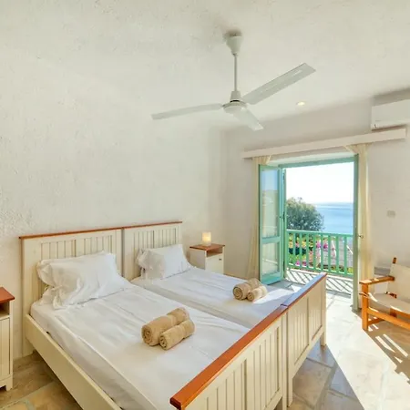 Beachfront Majestic Liaropa