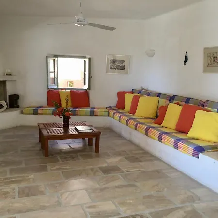 Beachfront Majestic Apartment Liaropá