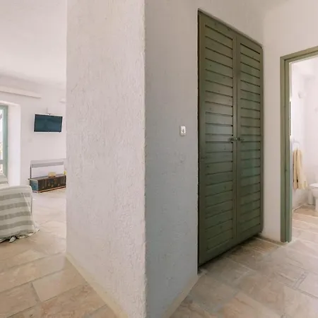 Beachfront Majestic Apartamento Liaropá
