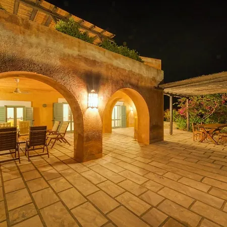 Beachfront Majestic Apartamento *