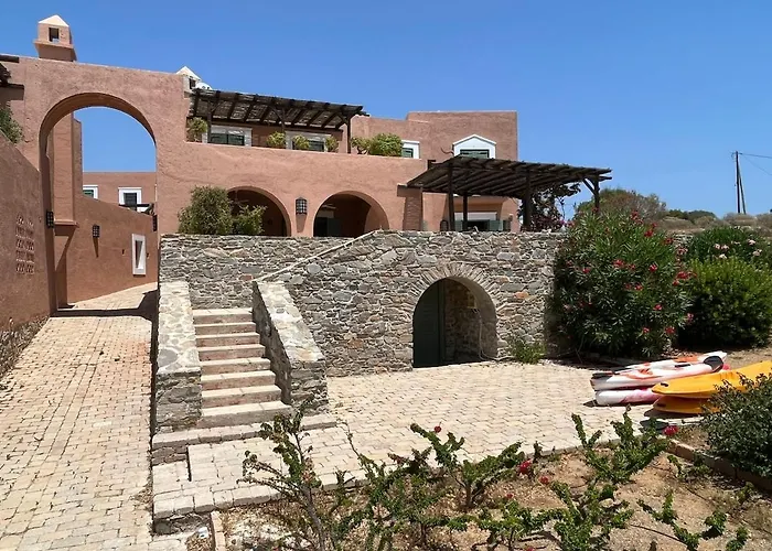 Beachfront Majestic Apartment Liaropa