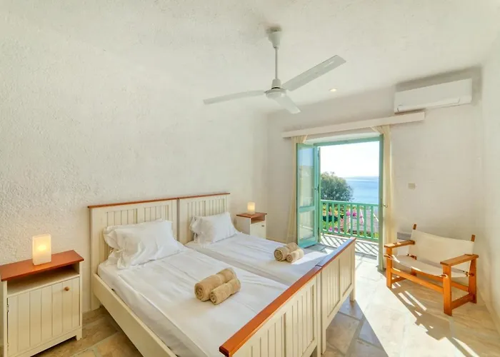 Beachfront Majestic Liaropa