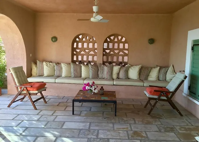 Beachfront Majestic Liaropa