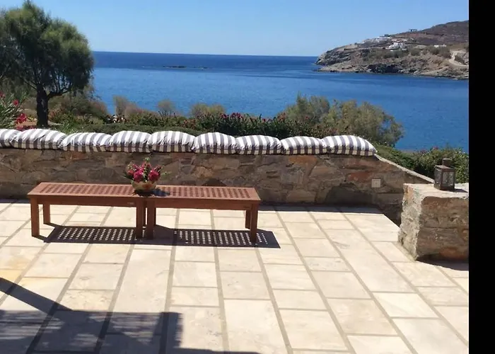 Beachfront Majestic Apartment Liaropá