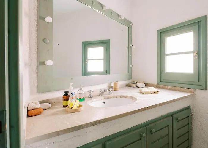 Beachfront Majestic Apartment Liaropá