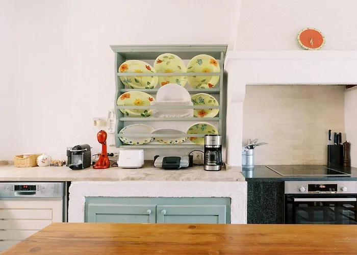 Beachfront Majestic Apartment Liaropá