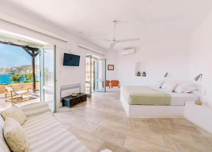 Beachfront Majestic Apartment Liaropá