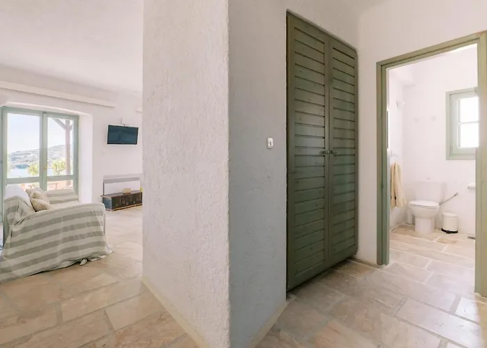 Beachfront Majestic Apartment Liaropá