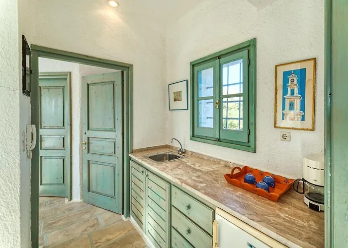 Beachfront Majestic Apartment Liaropá