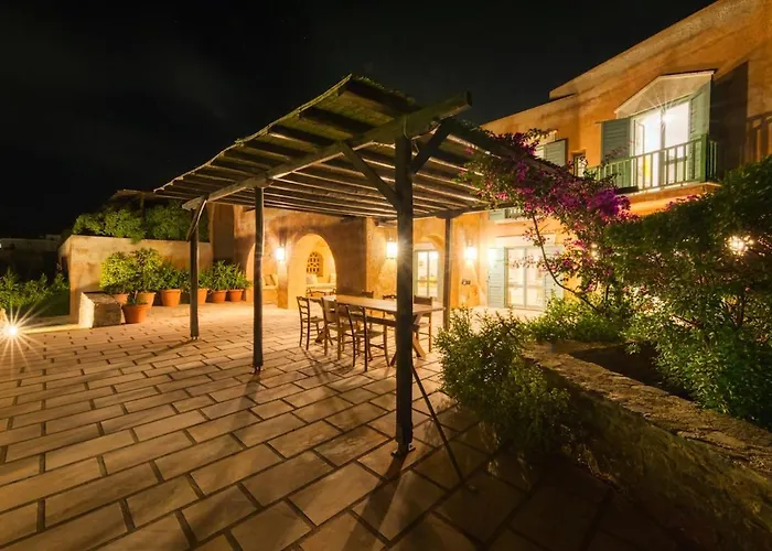 Beachfront Majestic Liaropá